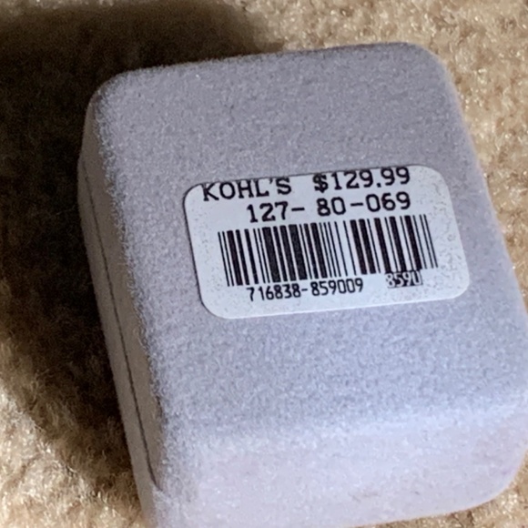 14K Gold Cross Pendant - Picture 8 of 10